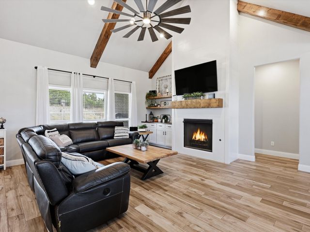 194 Cedar Mountain Drive, Weatherford, TX 76085