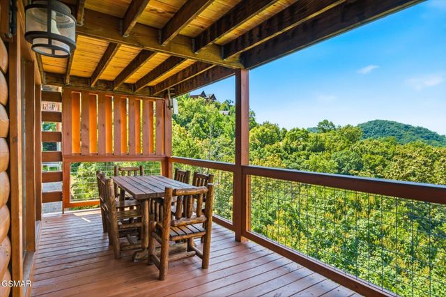 914 Black Bear Cub Way, Sevierville, TN 37862