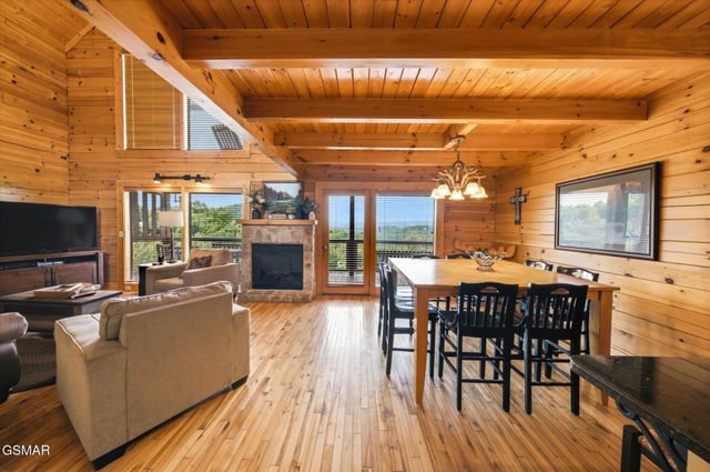 914 Black Bear Cub Way, Sevierville, TN 37862