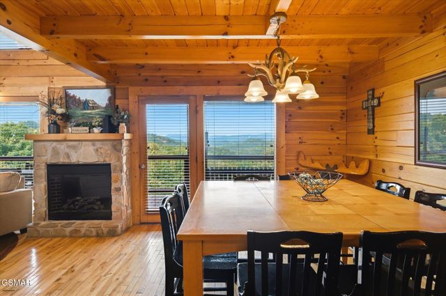 914 Black Bear Cub Way, Sevierville, TN 37862