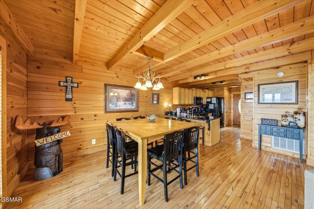 914 Black Bear Cub Way, Sevierville, TN 37862