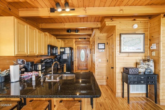 914 Black Bear Cub Way, Sevierville, TN 37862