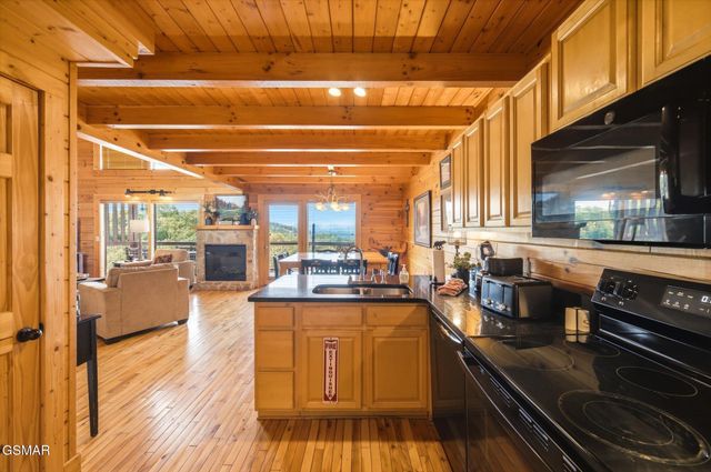 914 Black Bear Cub Way, Sevierville, TN 37862