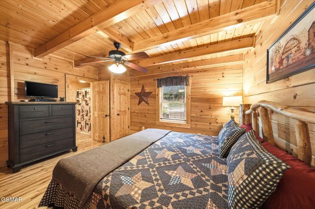 914 Black Bear Cub Way, Sevierville, TN 37862
