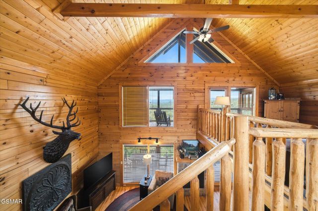 914 Black Bear Cub Way, Sevierville, TN 37862
