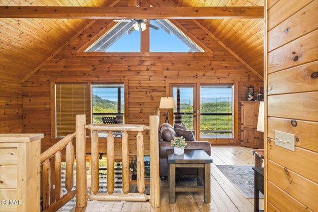 914 Black Bear Cub Way, Sevierville, TN 37862