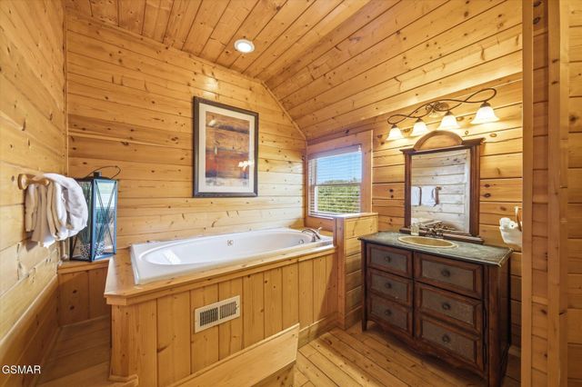 914 Black Bear Cub Way, Sevierville, TN 37862