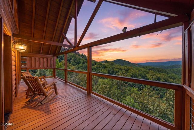914 Black Bear Cub Way, Sevierville, TN 37862