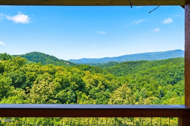 914 Black Bear Cub Way, Sevierville, TN 37862