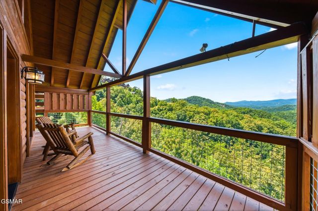 914 Black Bear Cub Way, Sevierville, TN 37862