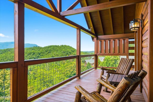 914 Black Bear Cub Way, Sevierville, TN 37862