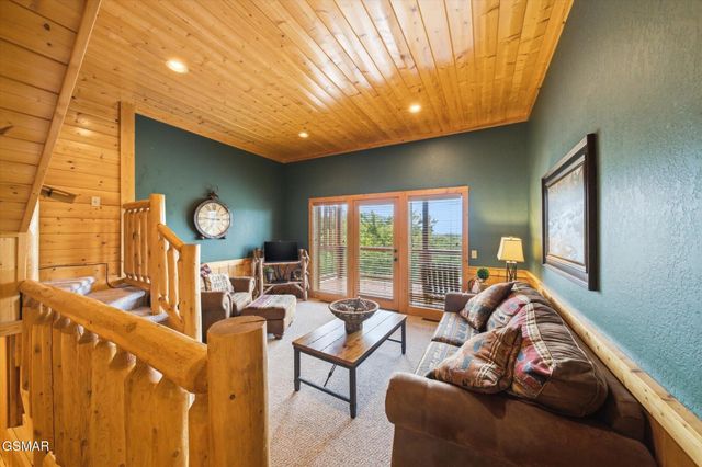 914 Black Bear Cub Way, Sevierville, TN 37862