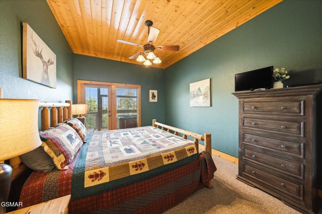 914 Black Bear Cub Way, Sevierville, TN 37862