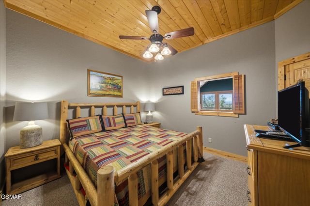 914 Black Bear Cub Way, Sevierville, TN 37862