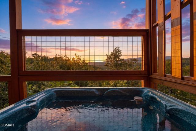 914 Black Bear Cub Way, Sevierville, TN 37862