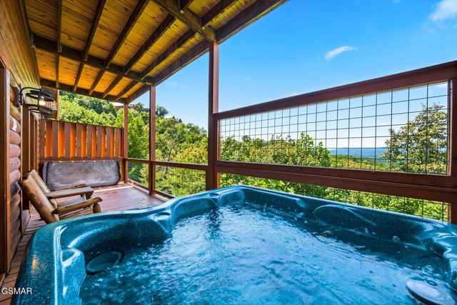 914 Black Bear Cub Way, Sevierville, TN 37862