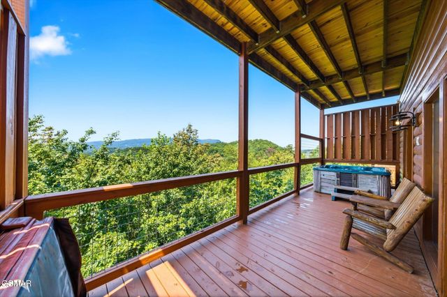 914 Black Bear Cub Way, Sevierville, TN 37862