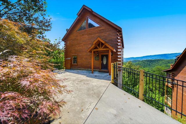 914 Black Bear Cub Way, Sevierville, TN 37862
