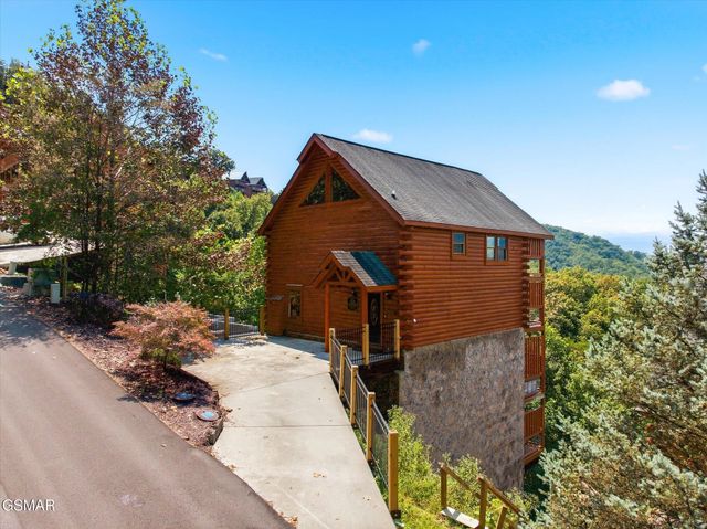 914 Black Bear Cub Way, Sevierville, TN 37862