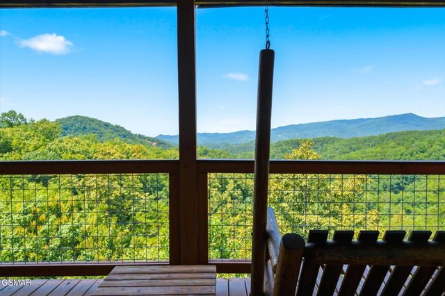 914 Black Bear Cub Way, Sevierville, TN 37862