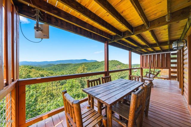 914 Black Bear Cub Way, Sevierville, TN 37862