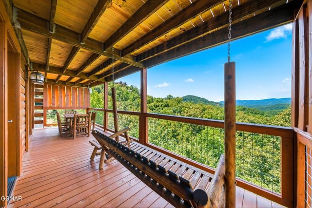 914 Black Bear Cub Way, Sevierville, TN 37862