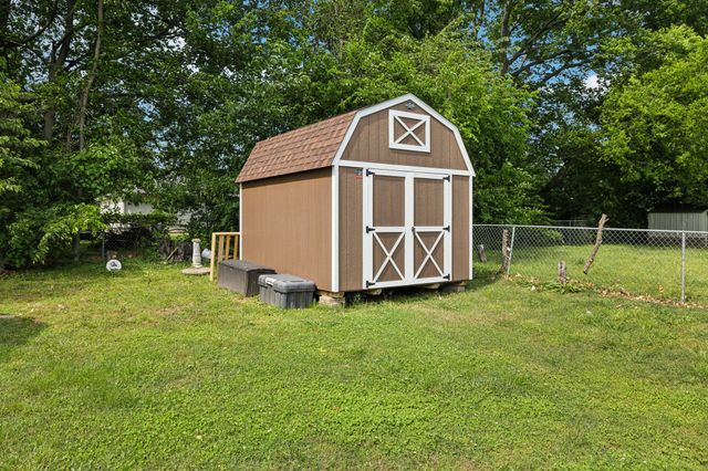 583 Oakmont Dr, Clarksville, TN 37042