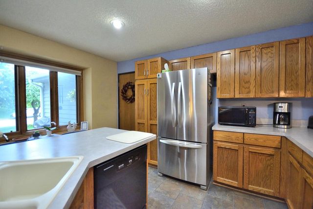 15651 W Ridge ROAD, New Berlin, WI 53151