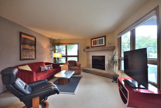 15651 W Ridge ROAD, New Berlin, WI 53151