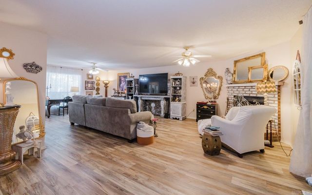 1307 River Oaks, Benton, AR 72019