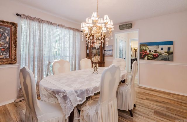 1307 River Oaks, Benton, AR 72019