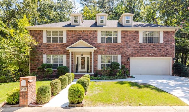 1307 River Oaks, Benton, AR 72019