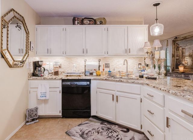 1307 River Oaks, Benton, AR 72019