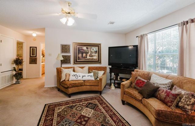 1307 River Oaks, Benton, AR 72019