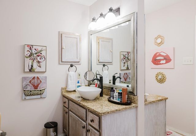 1307 River Oaks, Benton, AR 72019