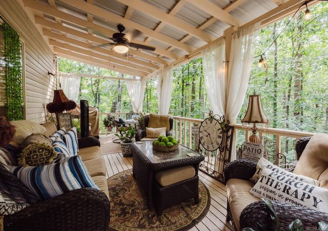 1307 River Oaks, Benton, AR 72019