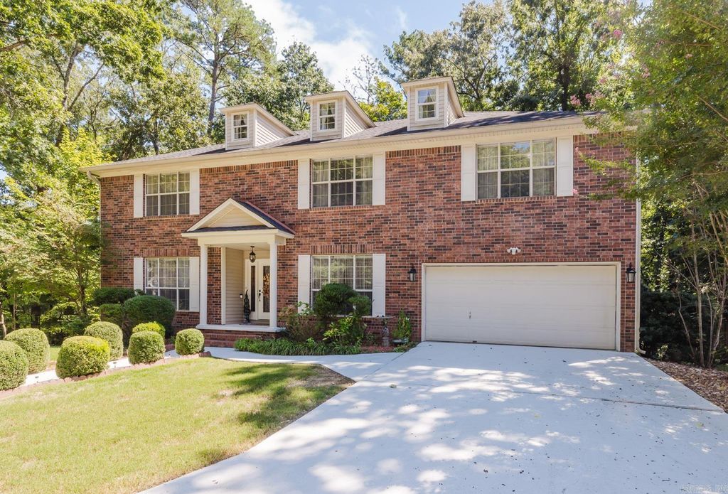 1307 River Oaks, Benton, AR 72019