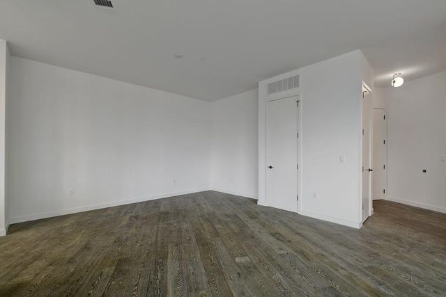 800 Embassy DR 606, Austin, TX 78702