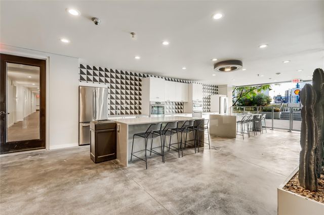 800 Embassy DR 606, Austin, TX 78702