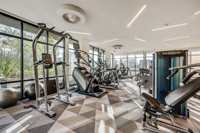 800 Embassy DR 606, Austin, TX 78702