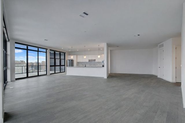 800 Embassy DR 606, Austin, TX 78702