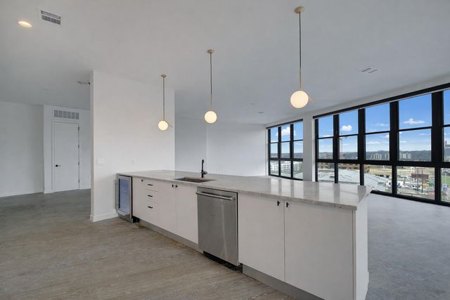 800 Embassy DR 606, Austin, TX 78702