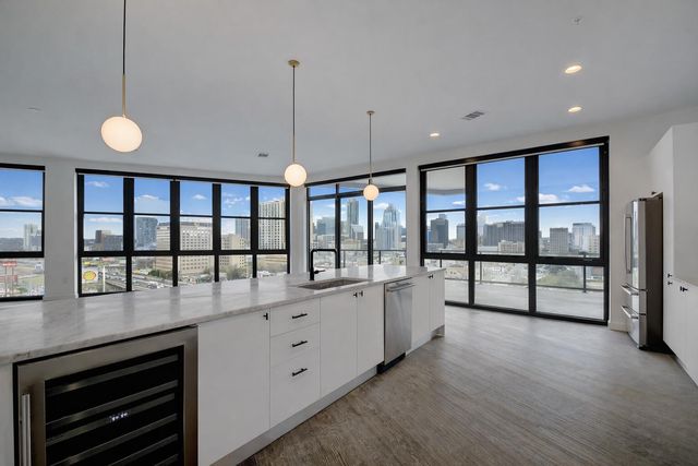 800 Embassy DR 606, Austin, TX 78702