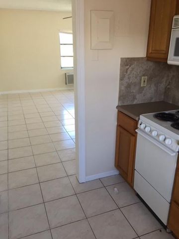 101 S Golfview Road 16, Lake Worth Beach, FL 33460