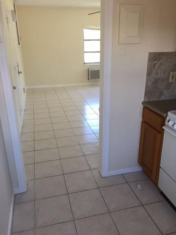 101 S Golfview Road 16, Lake Worth Beach, FL 33460