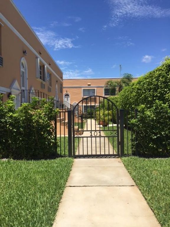 101 S Golfview Road 16, Lake Worth Beach, FL 33460