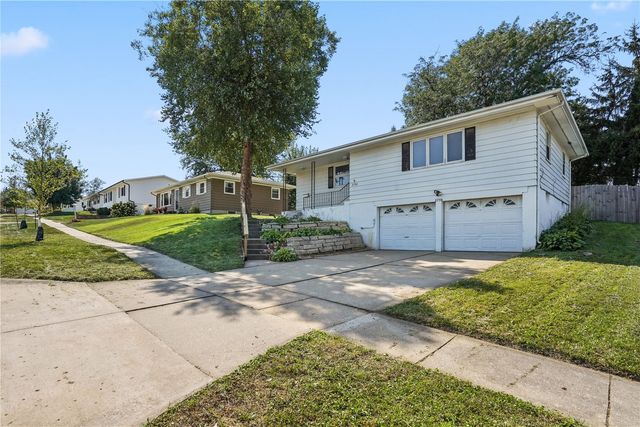 2750 Evelyn Dr SW, Cedar Rapids, IA 52404