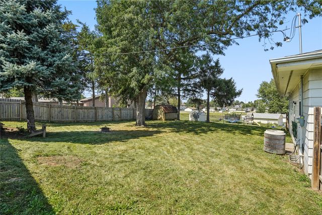 2750 Evelyn Dr SW, Cedar Rapids, IA 52404