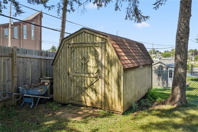 2750 Evelyn Dr SW, Cedar Rapids, IA 52404