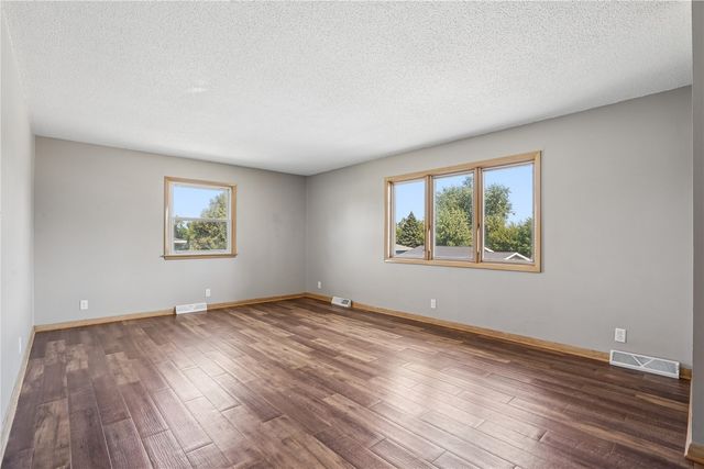2750 Evelyn Dr SW, Cedar Rapids, IA 52404